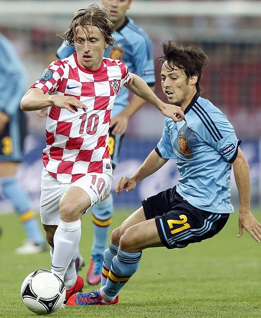 Luka Modric pulls away from David Silva